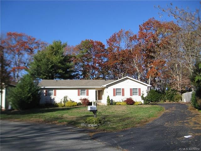 1st image of 11 Snead Ct