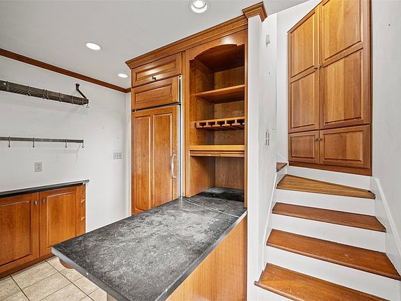 4th image of 118 Rosewood Dr