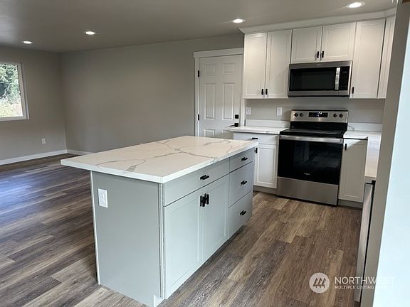 3rd image of 11651 Elder Avenue SW