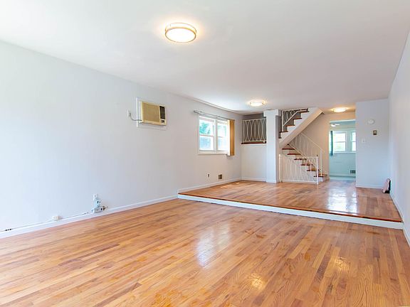 4th image of 20 Benton Ave