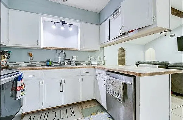 3814 Butterfield Rd — Photo 4