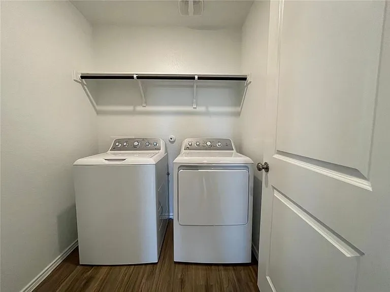 216 Arnage Dr — Photo 5