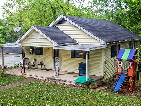 2nd image of 3933 Grace Ave