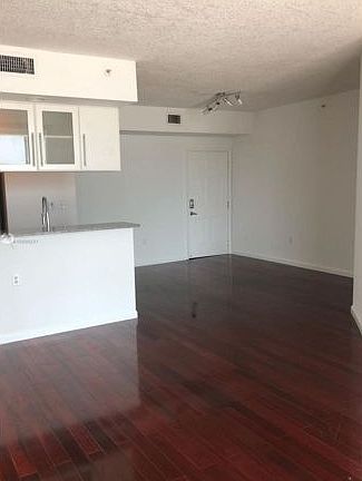 3rd image of 275 NE 18th St APT 704