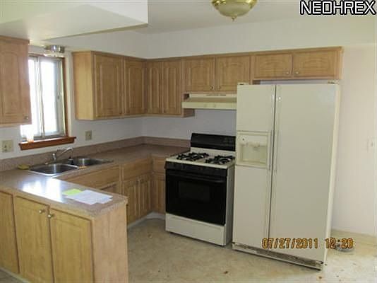 4th image of 5880 White Pine Dr