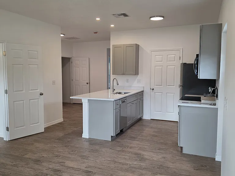 746 Church Ave SW — Photo 11