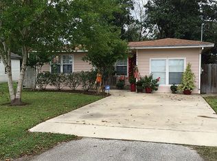 645 Loggins Dr, West Columbia, TX 77486