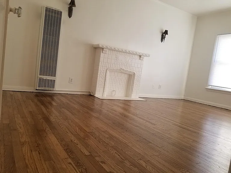 LARGE LIVING ROOM