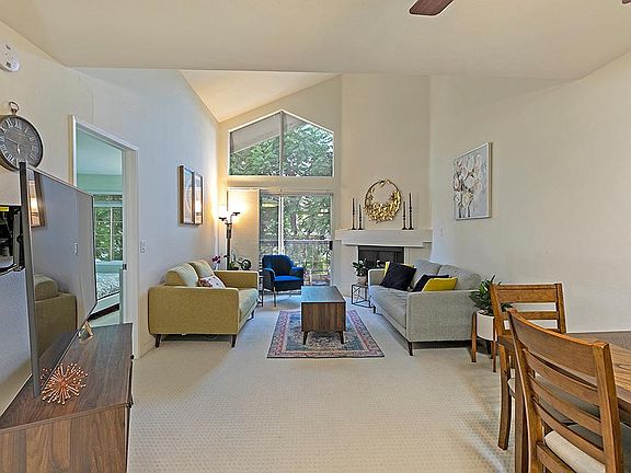 2nd image of 5520 Owensmouth Ave APT 320