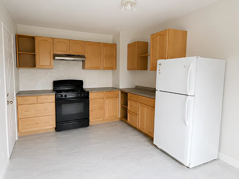 1298 Hastings St E #6 — Photo 1