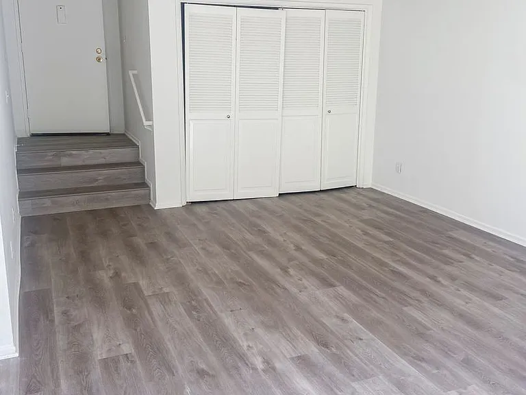 10644 Eastborne Ave — Photo 2