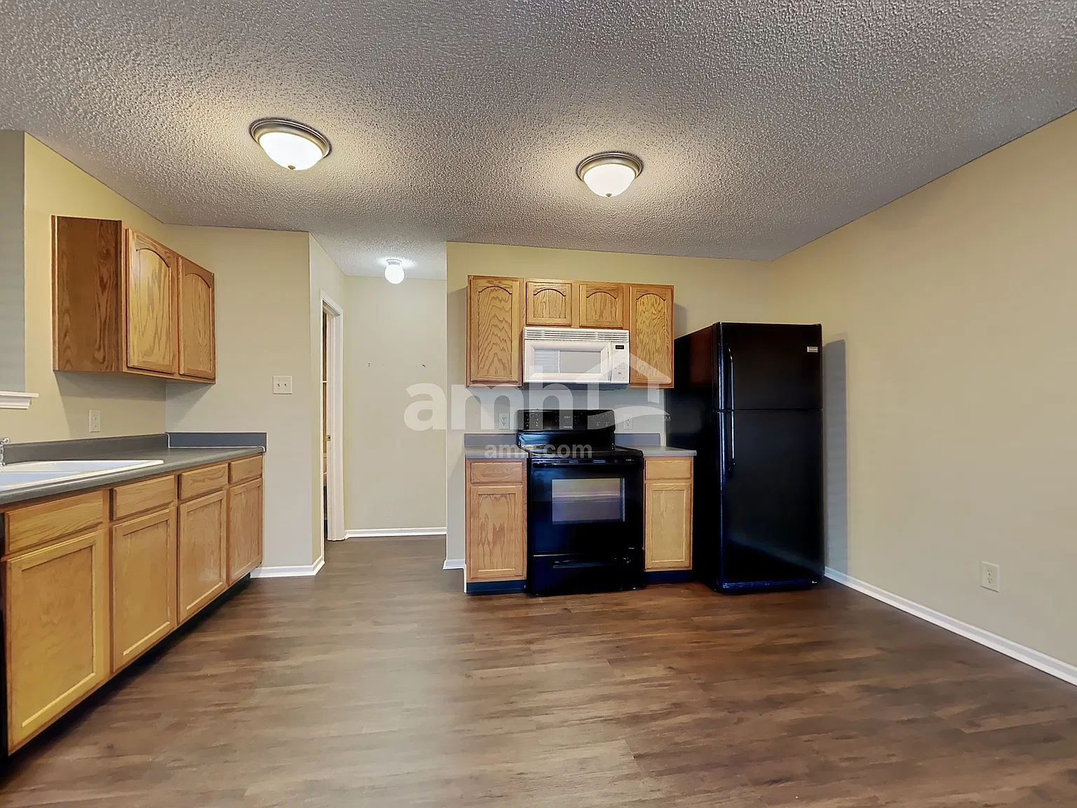 3 bed, 2.5 bath, 1784 sqft, $1,815 — Photo 3