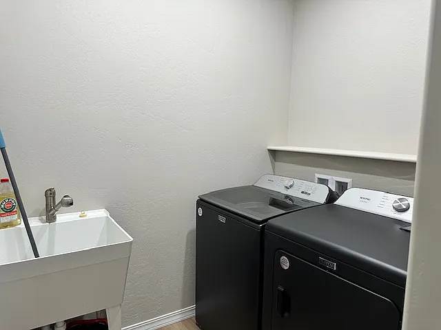 1612 E Downey Ave — Photo 5