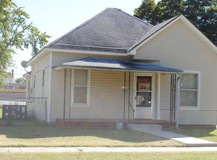 813 W Locust St, Independence, KS 67301