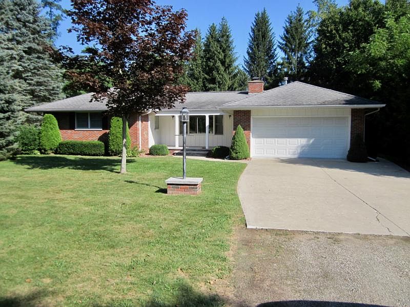 1st image of 9665 E View Dr