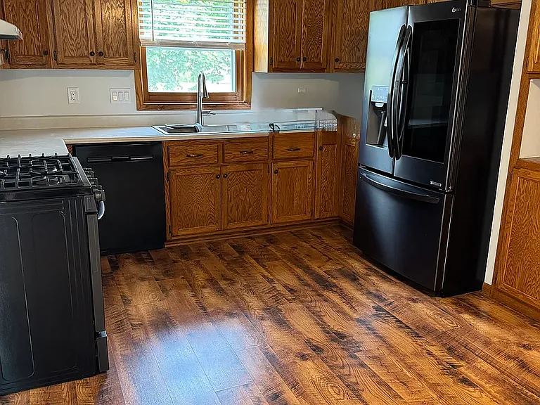 W186S8605 Douglas Dr — Photo 5