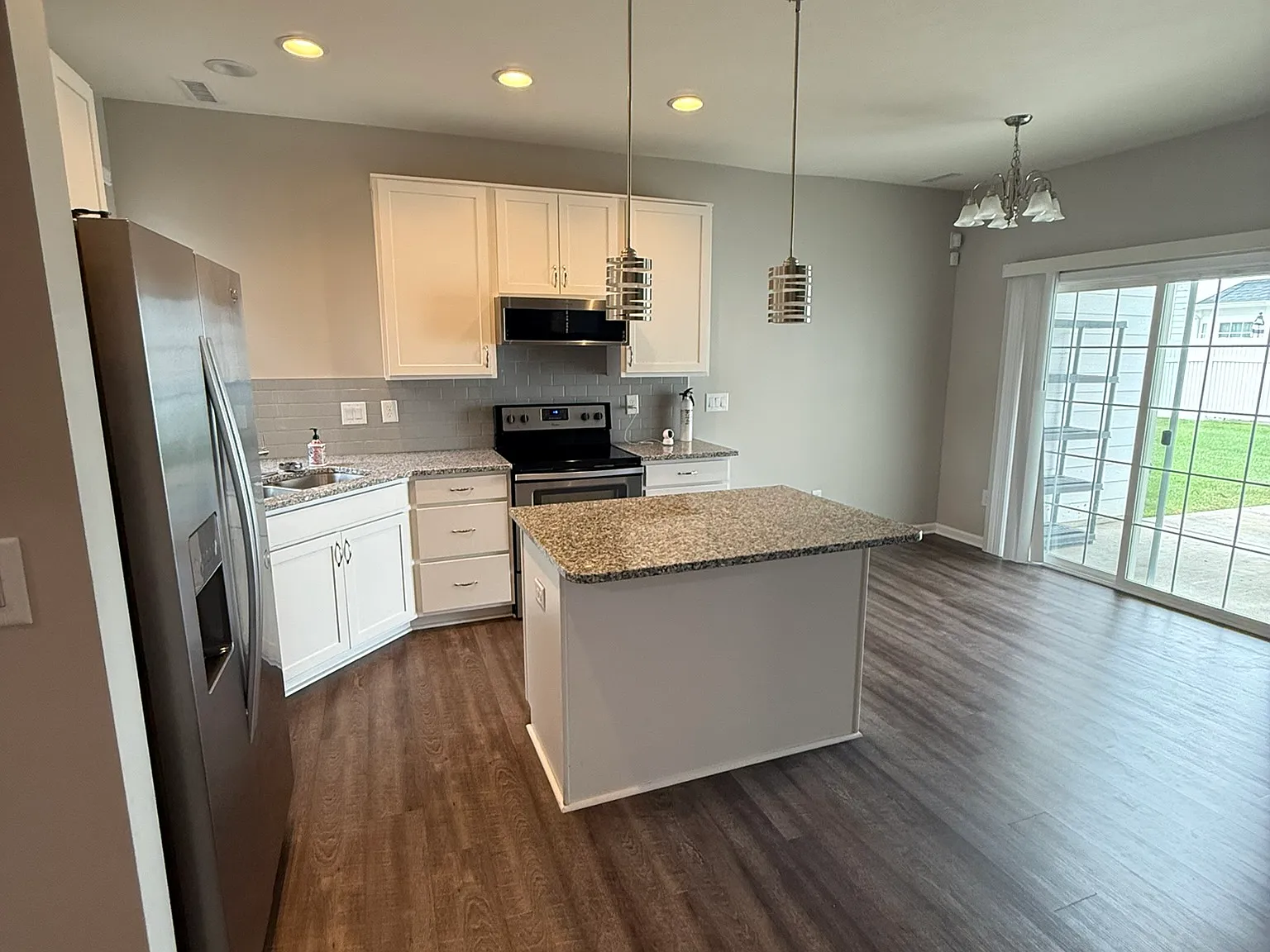 3 bed, 2.5 bath, 1878 sqft, $2,200 — Photo 3