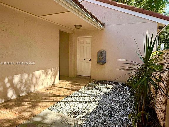 5th image of 1321 Seagrape Cir