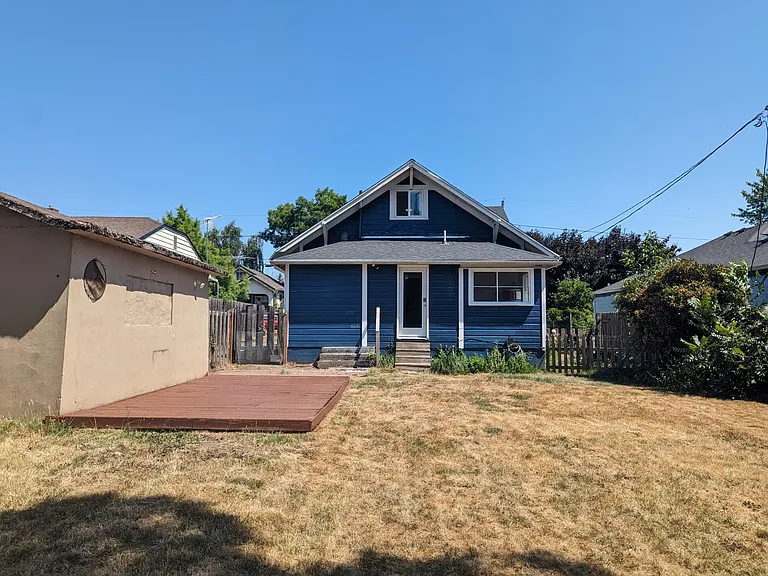 275 23rd St NE — Photo 22