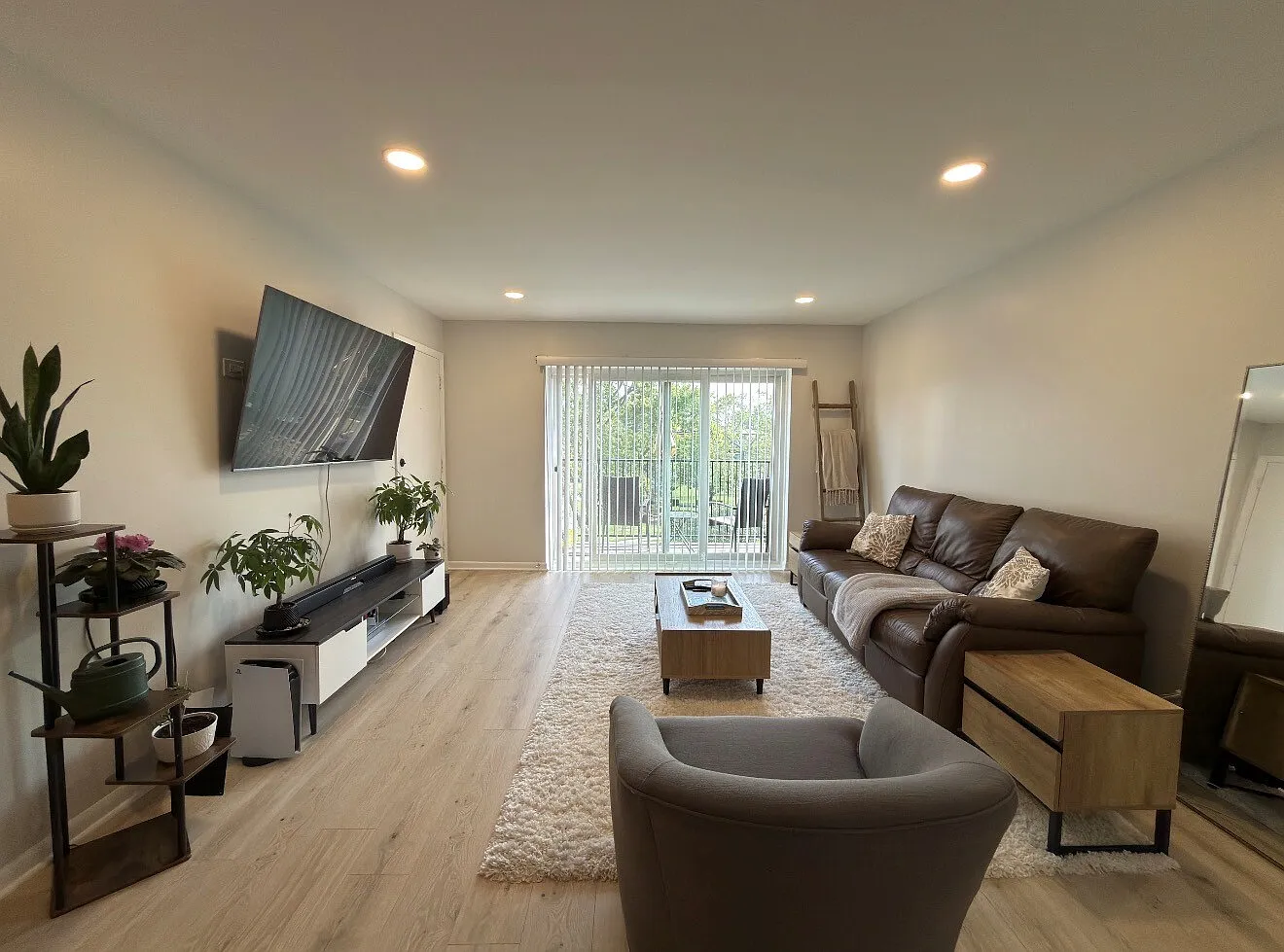 2 bed, 1000 sqft, $1,995 — Photo 3