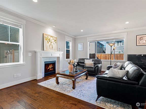 3rd image of 1411 242nd Avenue NE
