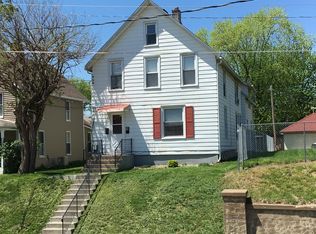 1115 17th St #1, Moline, IL 61265