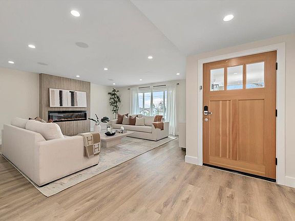 5th image of 282 Bayview Ave