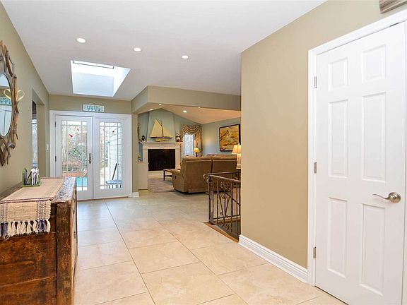 4th image of 12 Chiswell Dr