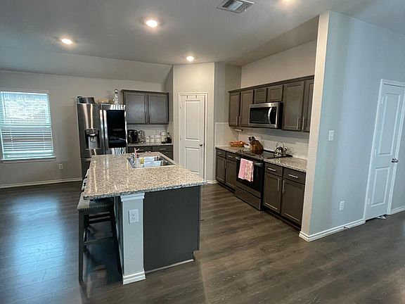 5th image of 712 Saddle Horn Way