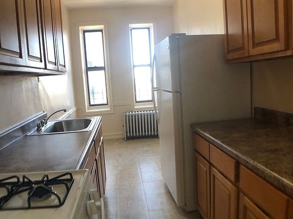 3rd image of 500 Saint Johns Pl #33