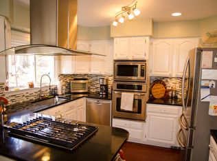 22 Solitaire Ct, Gaithersburg, MD 20878
