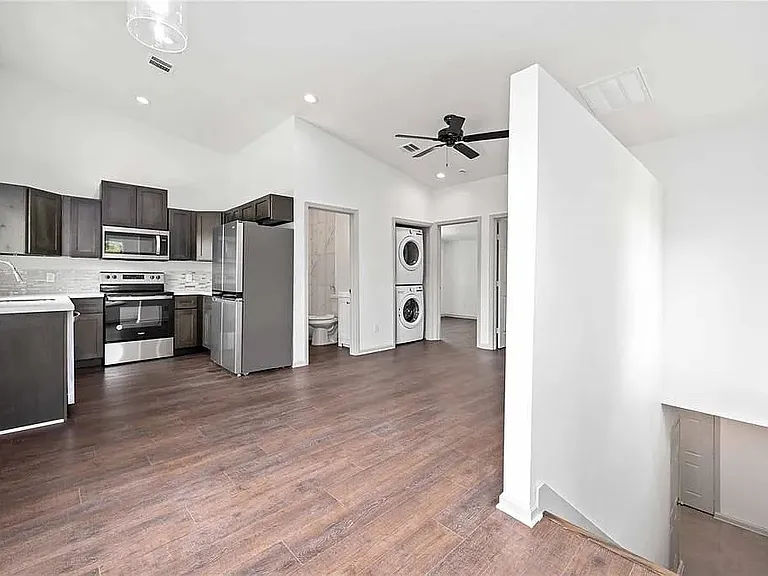 4711 Sayers St — Photo 3