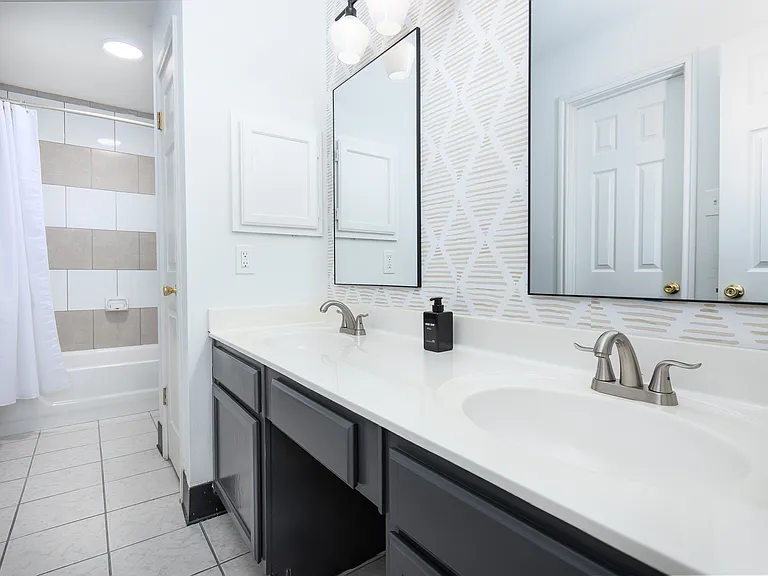 817 Saunders Dr — Photo 5