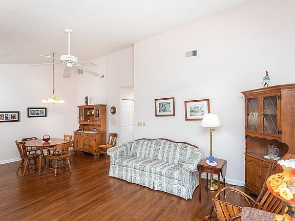 5th image of 138 Emerald Dr