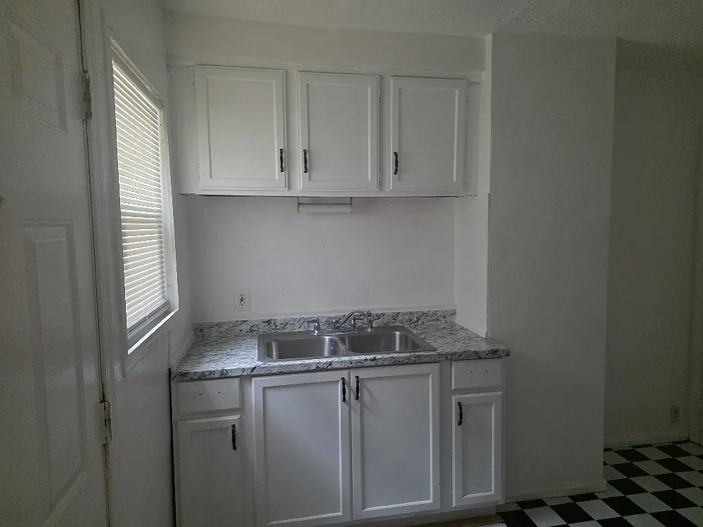 2 bed, 840 sqft, $800 — Photo 2