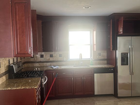 3rd image of 241 Clerk St