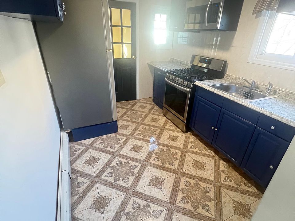 1st image of 16 Robley St Floor 2