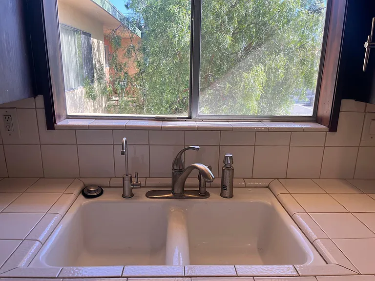 Kitchen sink