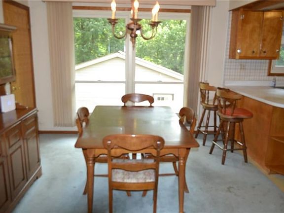 4th image of 44 Hickory Dr