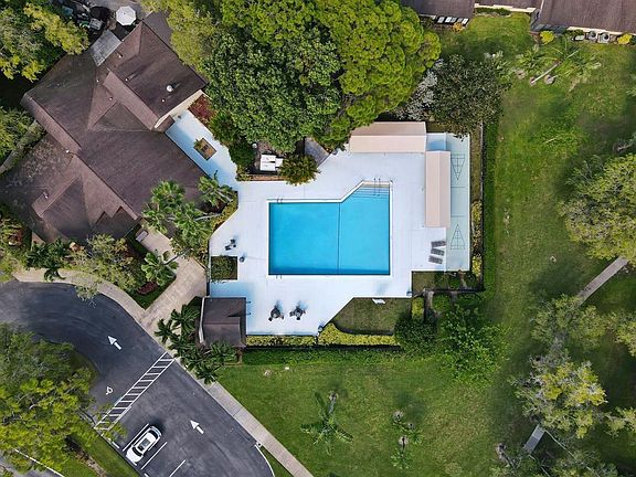 3rd image of 64 Macadamia Court
