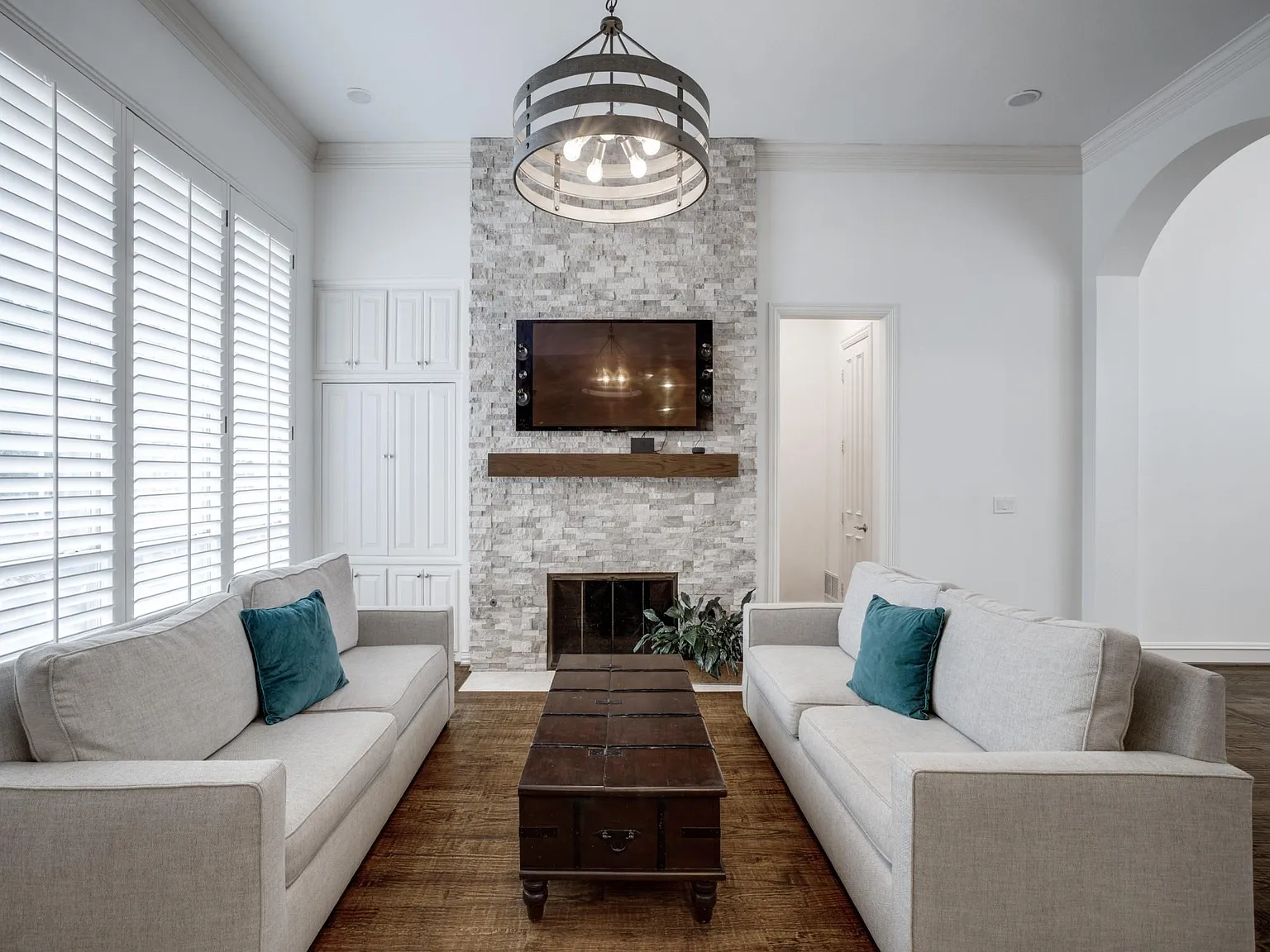 4 bed, 3615 sqft, $6,500 — Photo 3