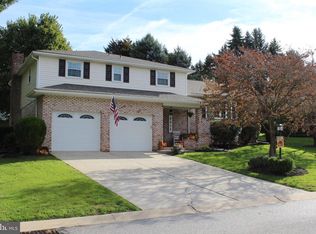 3121 Starlight Dr, York, PA 17402