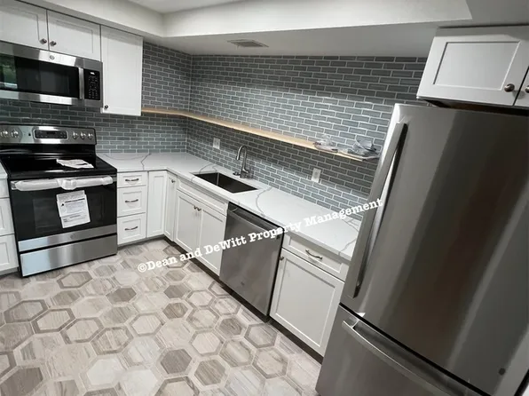 1001 77th Ave N APT 303, Saint Petersburg, FL 33702