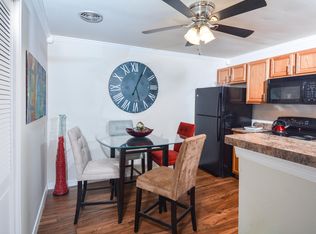 233 Sweetcreek Dr APT B, Ballwin, MO 63021