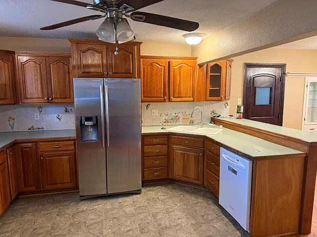 4 bed, 1700 sqft, $2,400 — Photo 3