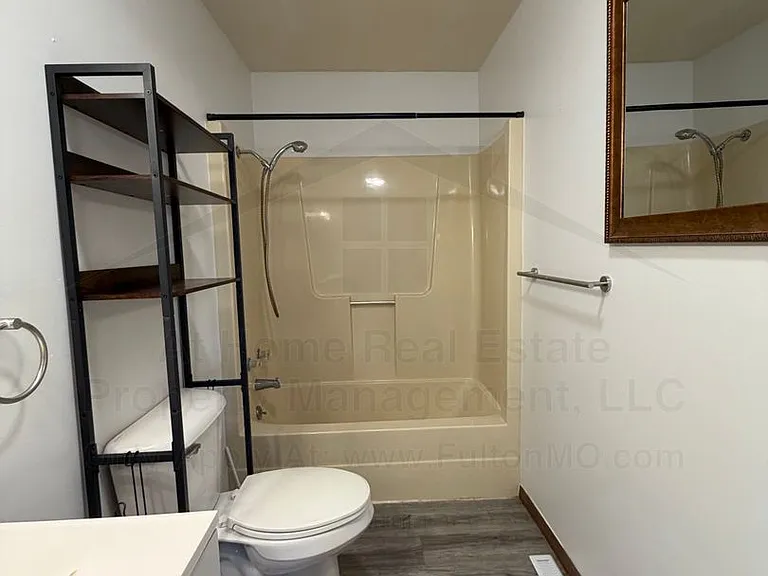 824 Bluff St — Photo 18
