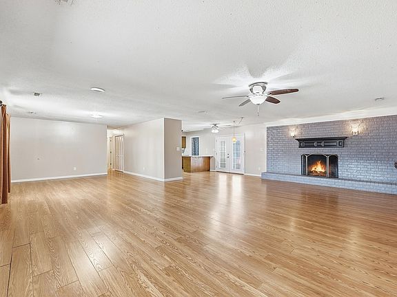 5th image of 3060 Forestbrook Rd.