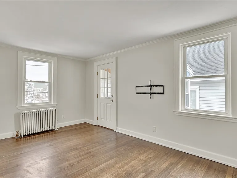 19 Fairview Ave #B — Photo 3