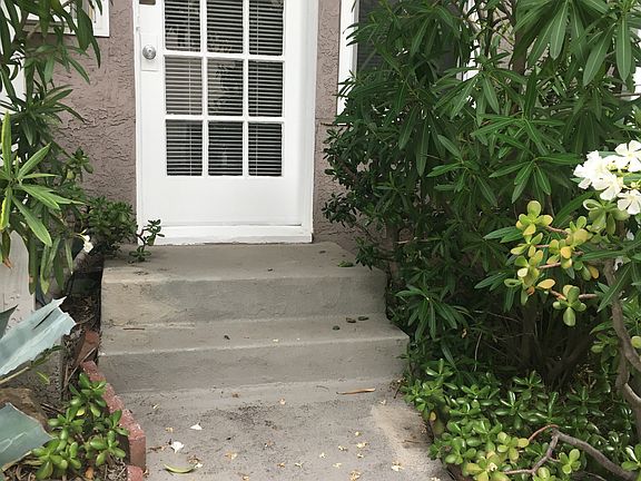 3rd image of 2035 Vista Del Mar Ave #3/4