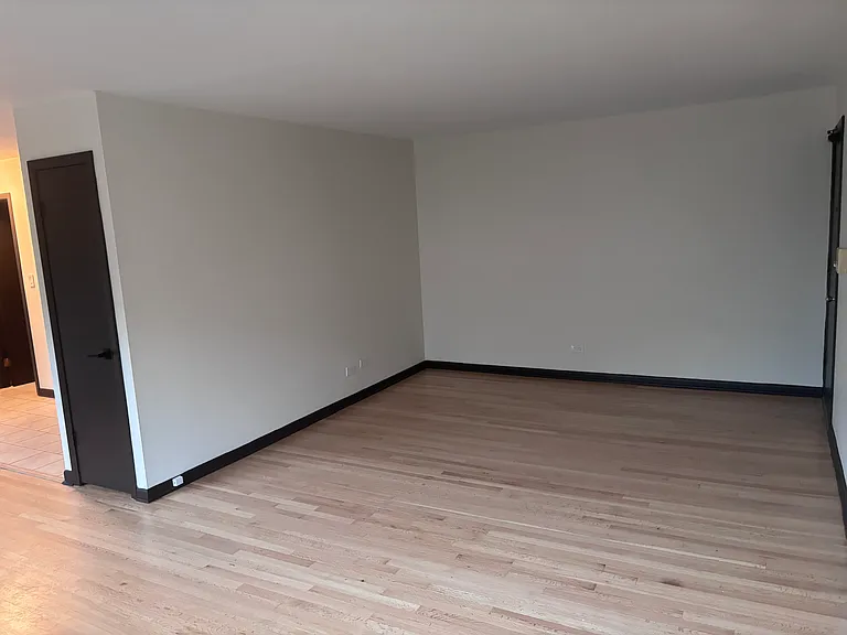 424 Elgin Ave #8 — Photo 3